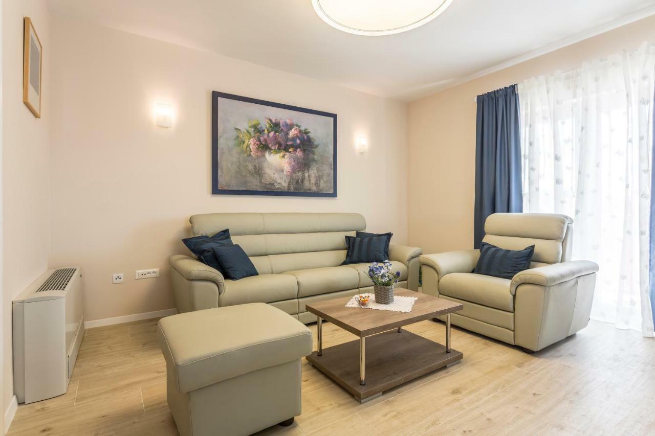 Villa Flores Рогозница Экстерьер фото